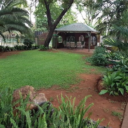 Gemstone Guest House Klerksdorp Exterior foto