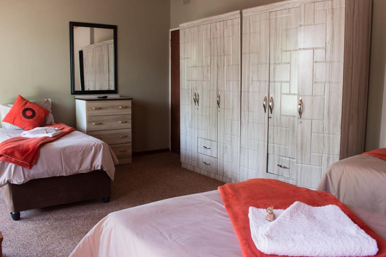 Gemstone Guest House Klerksdorp Exterior foto