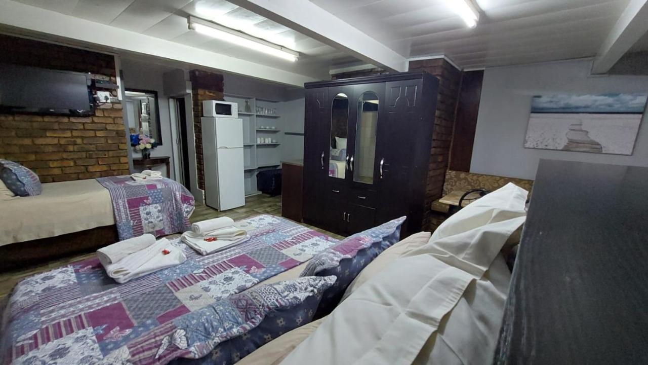 Gemstone Guest House Klerksdorp Exterior foto