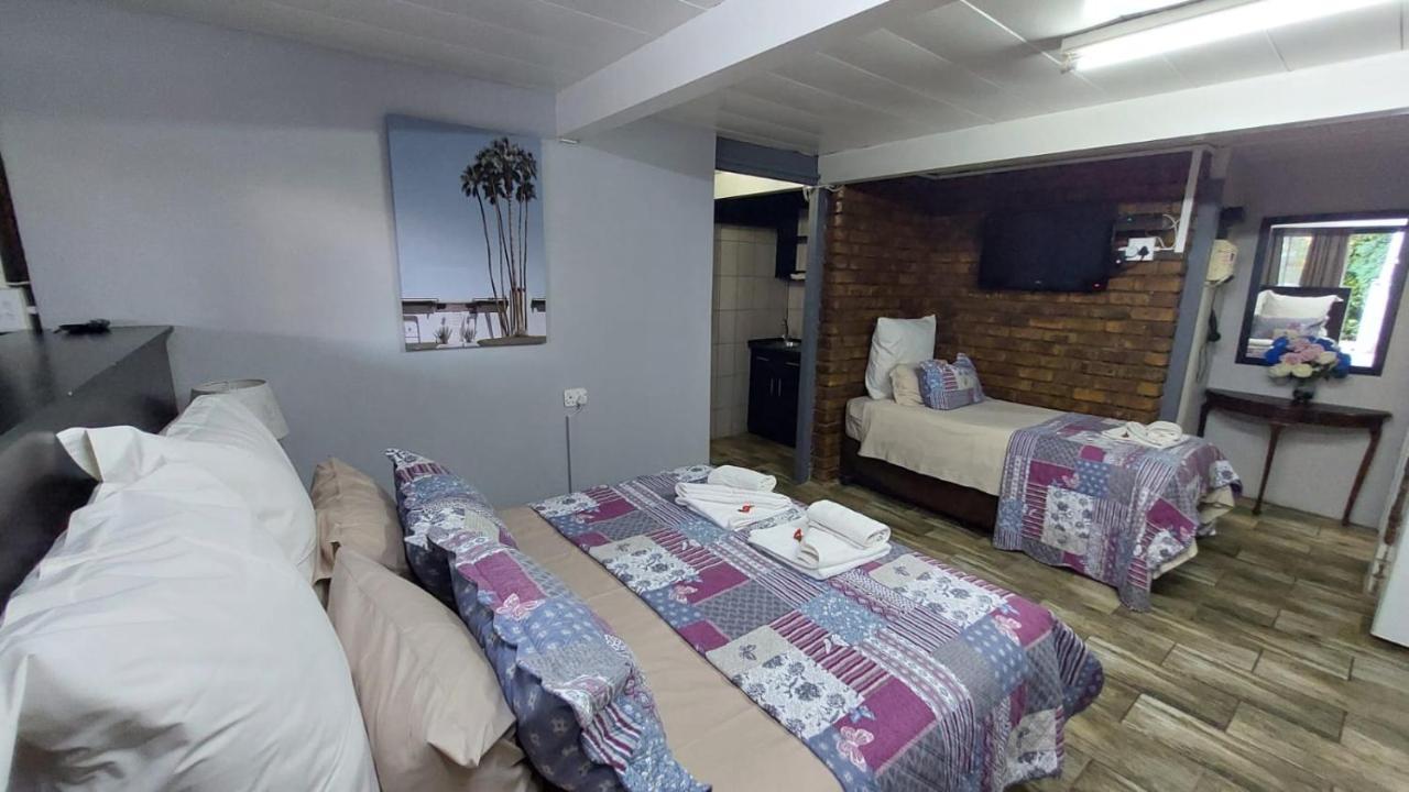 Gemstone Guest House Klerksdorp Exterior foto