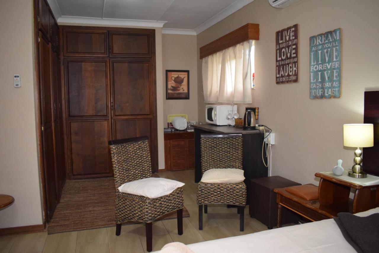 Gemstone Guest House Klerksdorp Exterior foto