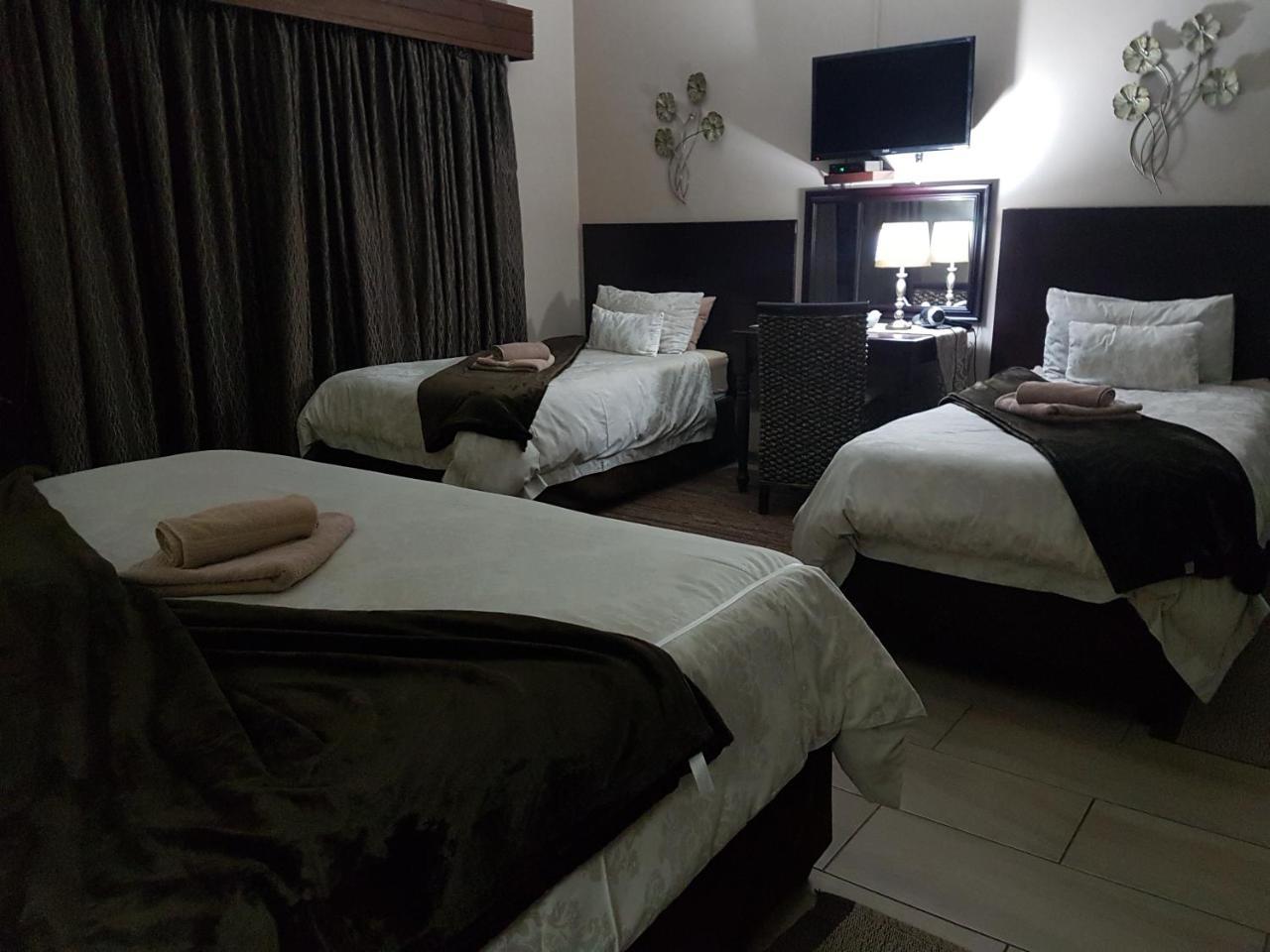 Gemstone Guest House Klerksdorp Exterior foto